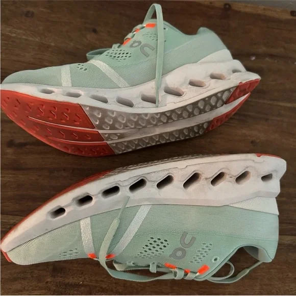 On Running Women's Athletic Shoes, mint green, great condition . Size 8 - Picture 6 of 6